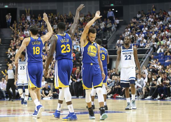 欧冠输球后，小彩娃被土耳其球迷狂骂！两头落空