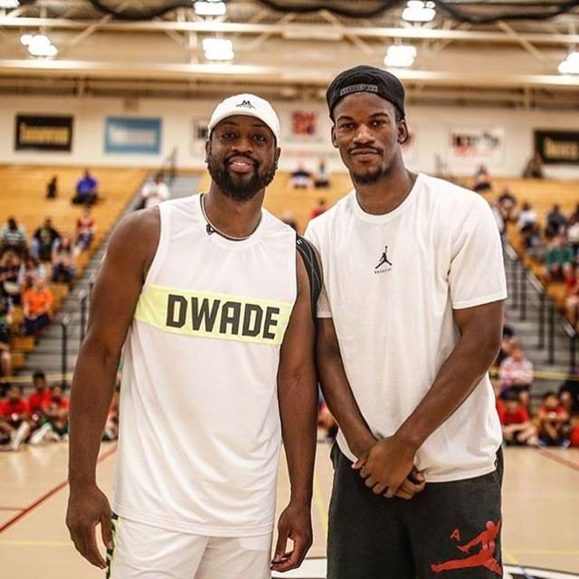 字母哥复出空砍30+15，库兹马20分，雄鹿不敌尼克斯