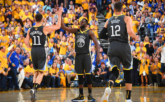 法甲战报：克瓦拉茨赫利亚双响，拉莫斯制胜，巴黎5-0雷恩