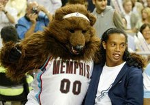 拉文联手字母哥！雄鹿国王2换1交易曝光，网友：亏大了