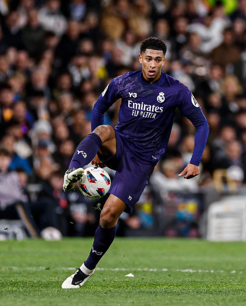 邮报：布莱顿中场博纳诺特即将租借加盟利兹联