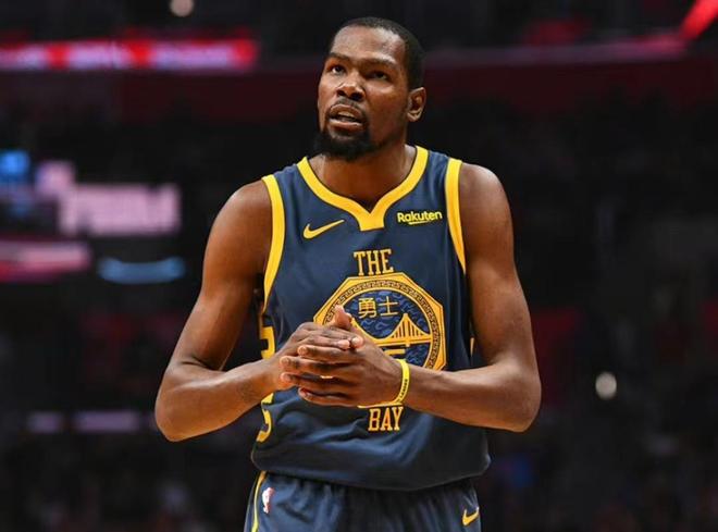 场上斗得激烈忍不住 巴特勒疑拉屎在裤上