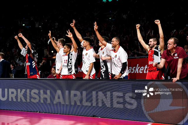 自2007年2月以来，PSV埃因霍温首次赢得欧冠淘汰赛